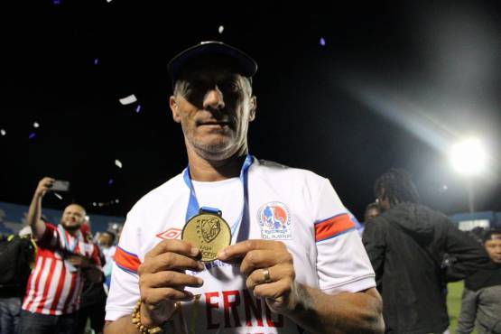 Pedro Troglio va rumbo a la hegemonía perfecta en Honduras dirigiendo a Olimpia