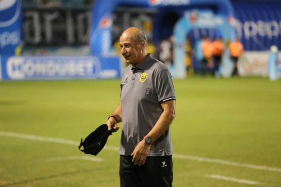 Miguel Falero, técnico uruguayo del Real España, es el que está a cargo de la dirección técnica del club.