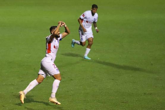 Troglio sorprende en conferencia y afirma que futbolista del Olimpia “es el mejor jugador hondureño, pero lejos”