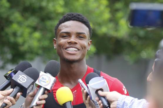 La sonrisa de Carter Bodden siempre destaca en sus entrevistas.