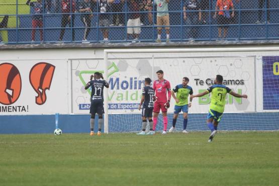 Olancho FC, con autogol de Wesly Decas, le pega a Motagua y le corta racha triunfal a Ninrod Medina