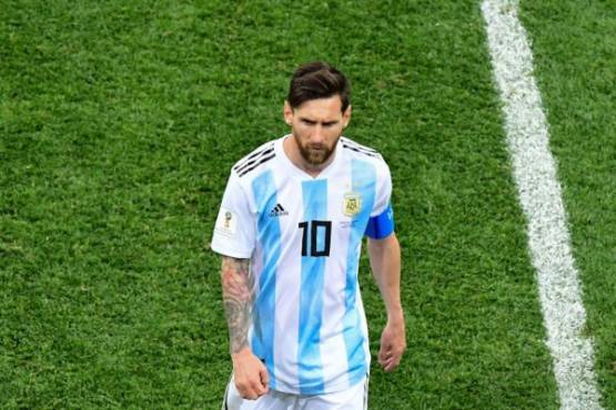TOPSHOT - Argentina's forward Lionel Messi reacts at the end of the Russia 2018 World Cup Group D football match between Argentina and Croatia at the Nizhny Novgorod Stadium in Nizhny Novgorod on June 21, 2018. Croatia won 0-3. / AFP PHOTO / Martin BERNETTI / RESTRICTED TO EDITORIAL USE - NO MOBILE PUSH ALERTS/DOWNLOADS
