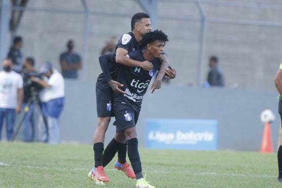 ¡Solo así pueden detenerlos! Los jugadores que más faltas han recibido en las primeras 5 fechas del Clausura