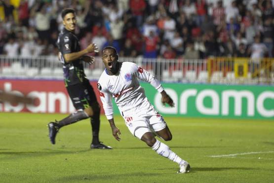 Edwin Solani Solano marcó el 1-0 de Olimpia ante Antigua. FOTO: Andro Rodríguez