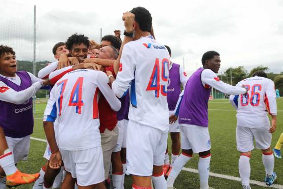 Olimpia obra la remontada ante Motagua y se corona campeón de las reservas en juego que terminó entre pelea de padres