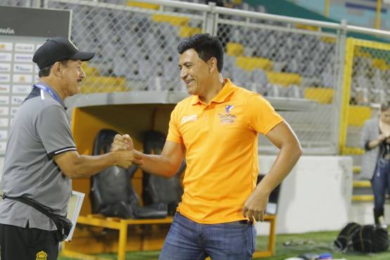 Orlando López continuará en el banquillo técnico de los lobos de la UPNFM.