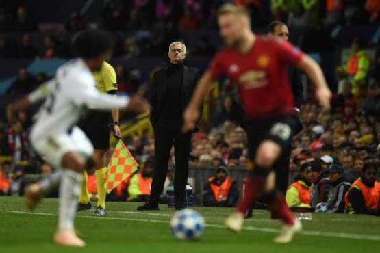 Manchester United's Portuguese manager Jose Mourinho (C) watches on the touchline during the Champions League group H football match between Manchester United and Juventus at Old Trafford in Manchester, north west England, on October 23, 2018. (Photo by Oli SCARFF / AFP)