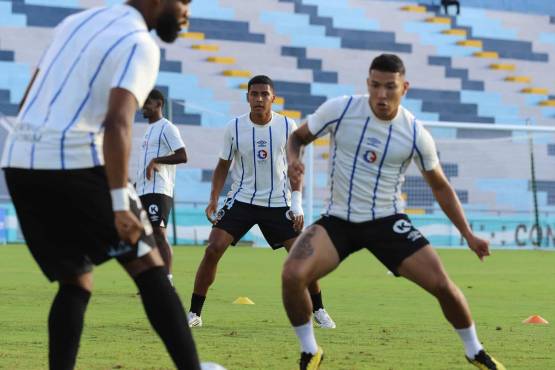 Olimpia con tres minutos eléctricos le remontó el partido al Victoria, que sigue hundido: el albo es nuevo líder