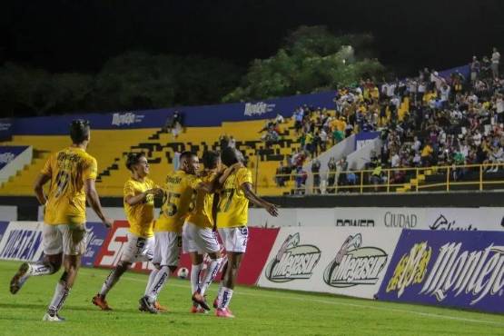 “Muma” Fernández desde México cuenta que se marchó por el “Pacto de Caballeros” y revela qué le dijo Diego Vázquez