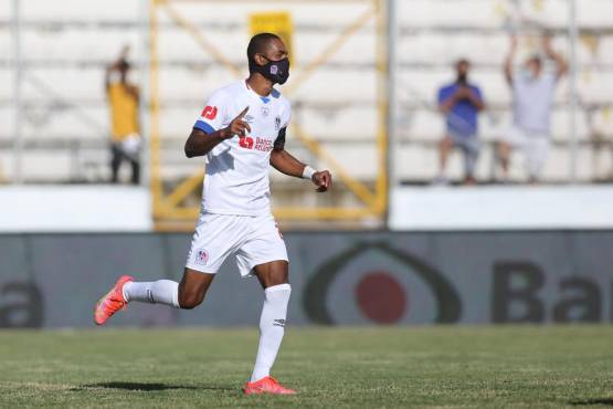 Jerry Bengtson va en busca de su séptima campeonato de goleo. Ya igualó su mejor marca personal con 15 dianas.