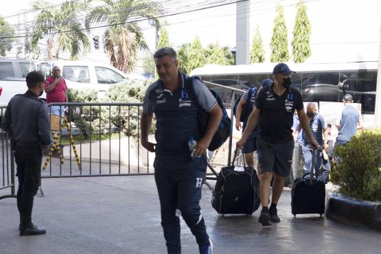 Diego Vázquez dice que su vida entera gira alrededor del fútbol, pero procura dormir las 8 horas recomendadas para estar siempre sobrio en sus actividades diarias.