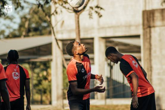Los jugadores del Vida trabajan pensando en que sí se va a jugar el sábado ante Real España.