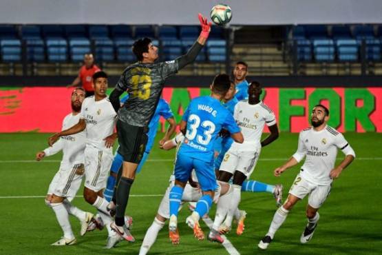 Real Madrid's Belgian goalkeeper Thibaut Courtois clears the ball during the Spanish league football match between Real Madrid CF and Valencia CF at the Alfredo di Stefano stadium in Valdebebas, on the outskirts of Madrid, on June 18, 2020. (Photo by JAVIER SORIANO / AFP)