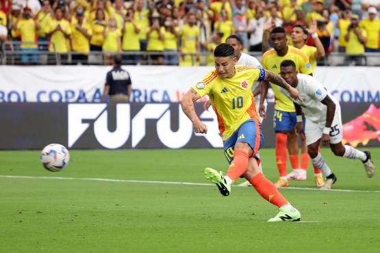 James Rodriguez anotó un gol de penas y repartió dos asistencias en el primer tiempo del Colombia - Panamá-