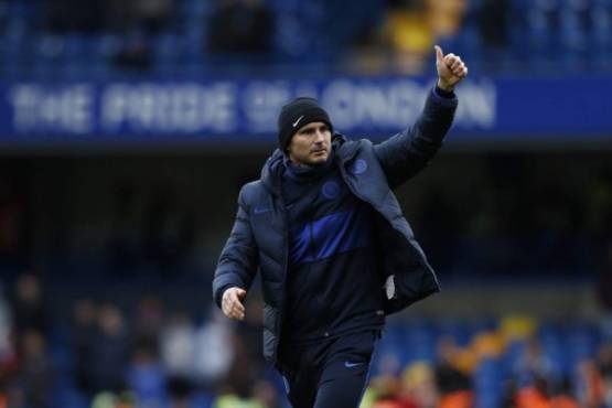 Chelsea's English head coach Frank Lampard salutes the fans after winning the English Premier League football match between Chelsea and Everton at Stamford Bridge in London on March 8, 2020. (Photo by Adrian DENNIS / AFP) / RESTRICTED TO EDITORIAL USE. No use with unauthorized audio, video, data, fixture lists, club/league logos or 'live' services. Online in-match use limited to 120 images. An additional 40 images may be used in extra time. No video emulation. Social media in-match use limited to 120 images. An additional 40 images may be used in extra time. No use in betting publications, games or single club/league/player publications. /