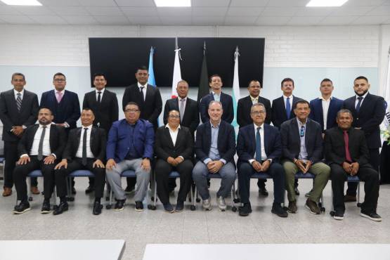 Los expertos de la UEFA y CONCACAF junto a los entrenadores catrachos durante la capacitación con el curso de Licencia PRO de la UEFA.