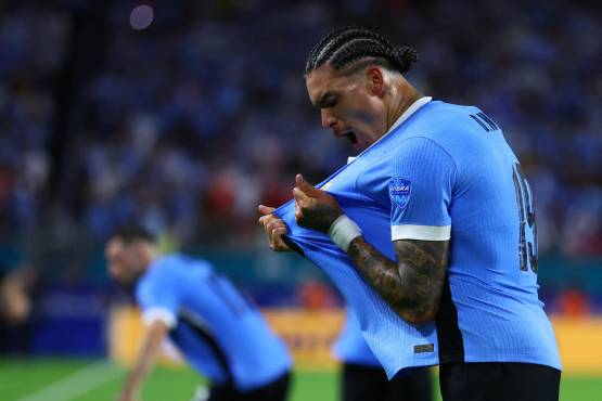 MIAMI GARDENS, FLORIDA - JUNE 23: Darwin Nuñez of Uruguay celebrates after scoring the team's second goal during the CONMEBOL Copa America 2024 Group C match between Uruguay and Panama at Hard Rock Stadium on June 23, 2024 in Miami Gardens, Florida. Megan Briggs/Getty Images/AFP (Photo by Megan Briggs / GETTY IMAGES NORTH AMERICA / Getty Images via AFP)