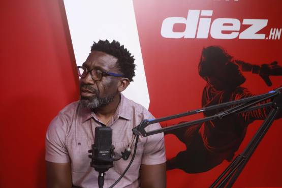 Hendry Thomas y su nueva etapa como dirigente: Jugadores que recomendaría a Inglaterra, Sudáfrica 2010 y el golpe que le dejó el fútbol