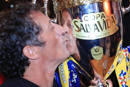 Pedro Troglio se convirtió en el primer entrenador en ganar cuatro títulos consecutivos en Honduras.