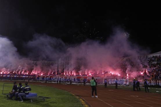 Olimpia es castigado por quema de pólvora en el Olímpico; la multa que deberá pagar a la Comisión de Disciplina