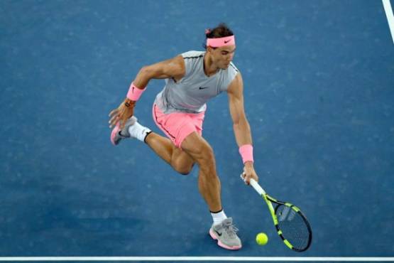 EPA5914. MELBOURNE (AUSTRALIA), 19/01/2018.- El tenista español Rafael Nadal devuelve la bola al bosnio Damir Dzumhur durante su partido de tercera ronda del Abierto de Australia de tenis en Melbourne (Australia) 19 de enero de 2018. EFE/DEAN LEWINS PROHIBIDO SU USO EN AUSTRALIA Y NUEVA ZELANDA epa06453124 Rafael Nadal of Spain in action during his third round match against Damir Dzumhur of Bosnia-Herzegovina at the Australian Open tennis tournament, in Melbourne, Victoria, Australia, 19 January 2018. EPA/DEAN LEWINS AUSTRALIA AND NEW ZEALAND OUT