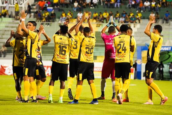 Génesis goleó a los Lobos de la UPNFM con tremendo hat Trick del paraguayo Roberto Moreira