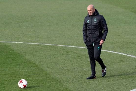 GRAF541. MADRID (ESPAÑA), 03/01/2018.-El entrenador francés del Real Madrid, Zinedine Zidane, durante la sesión de entrenamiento celebrada esta mañana en la Ciudad Deportiva de Valdebebas EFE/Chema Moya