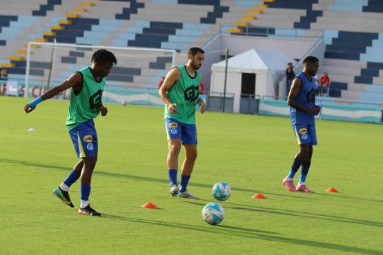 Olimpia con tres minutos eléctricos le remontó el partido al Victoria, que sigue hundido: el albo es nuevo líder