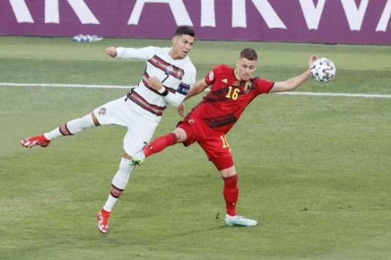 Cristiano Ronaldo busca el boleto a los cuartos de final de la Eurocopa.