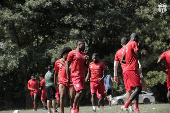 Los futbolistas del Vida entrenan a todo vapor en las últimas prácticas previo al juego contra Lobos UPNFM.