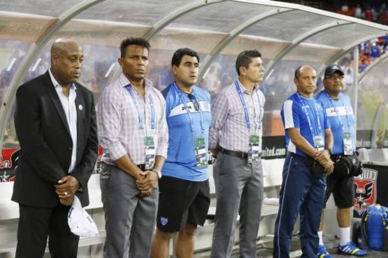 Hernan Medford seleccion nacional Honduras , Carlos Alberto Plummer Pavon asistente tecnico , Luis Velazquez preparador Fisico guatemalteco ,Arnold Javier Cruz , asistente ,Gilberto Reyes DOCTOR medico y El kinesiÃ³logo de Motagua Gerardo MejÃ­a durante durante el juego Honduras vs Belice copa centroamericana Uncaf 2014