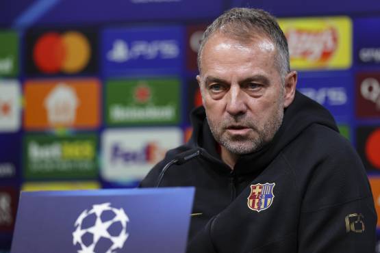 Hansi Flick no pudo responder si Szczesny jugará todo lo que resta de la temporada y mencionó que en el fútbol todo puede pasar.