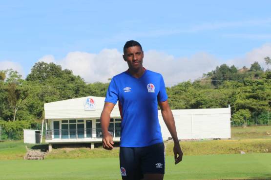 “A mí me importa lo que diga el profe y mis compañeros”: Montiel frente a las críticas de prensa y aficionados del Olimpia