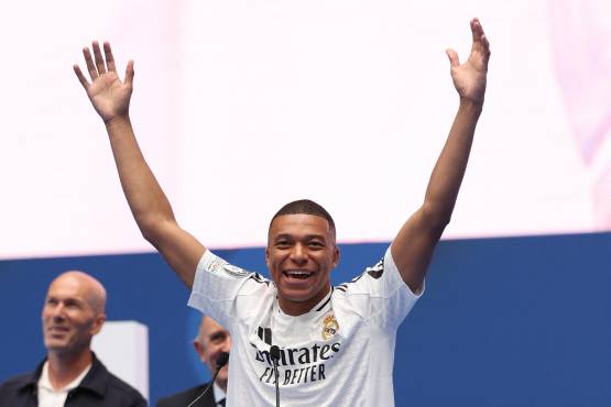 Kylian Mbappé fue presentado por el Real Madrid en un llenazo en el Santiago Bernabeú.