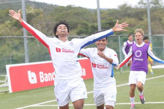 Olimpia obra la remontada ante Motagua y se corona campeón de las reservas en juego que terminó entre pelea de padres