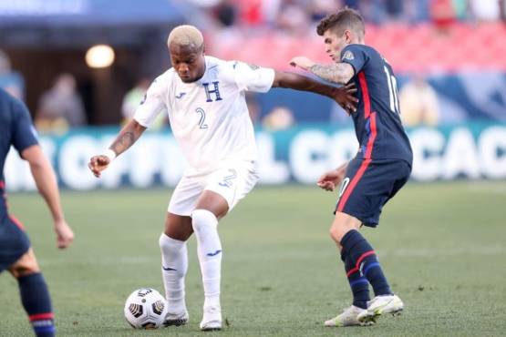 DENVER, COLORADO - JUNE 03: Kevin Alvarez #2 of Honduras fends off Christian Pulisic #10 of USA in the second half during Game 1 of the Semifinals of the CONCACAF Nations League Finals of at Empower Field At Mile High on June 03, 2021 in Denver, Colorado. Matthew Stockman/Getty Images/AFP (Photo by MATTHEW STOCKMAN / GETTY IMAGES NORTH AMERICA / Getty Images via AFP)