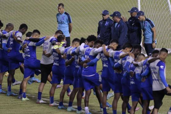 El seleccionador nacional está satisfecho con el compromiso mostrados por los jugadores en los tres partidos que ya dirigió.