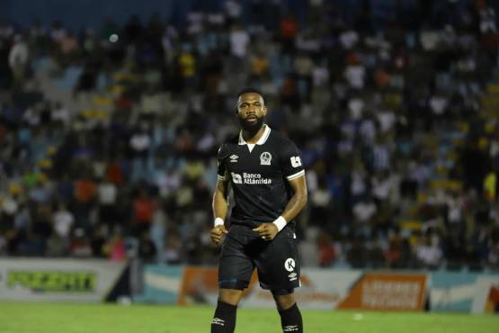 Olimpia con tres minutos eléctricos le remontó el partido al Victoria, que sigue hundido: el albo es nuevo líder