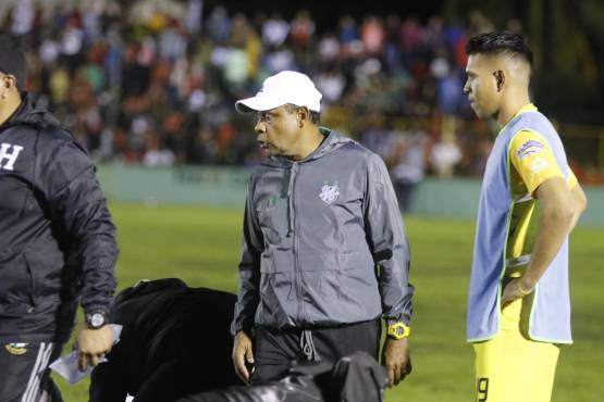 Raúl Cáceres dirige al Platense desde inicios del 2024, cuando estaban en segunda división.