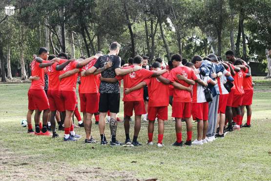 Héctor Vargas anuncia nuevo fichaje en el Vida, su dardo a los representantes y revela qué le dijeron de Argentina sobre la Sub 20