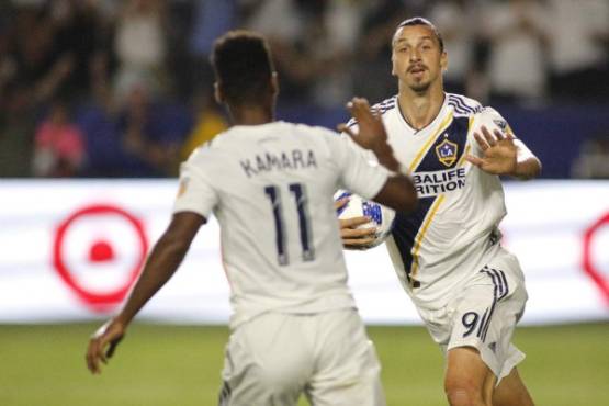 CARSON, CA - JULY 29: Zlatan Ibrahimovic #9 of the Los Angeles Galaxy prepares to high-five teammate Ola Kamara #11 after a goal at StubHub Center on July 29, 2018 in Carson, California. Katharine Lotze/Getty Images/AFP== FOR NEWSPAPERS, INTERNET, TELCOS & TELEVISION USE ONLY ==
