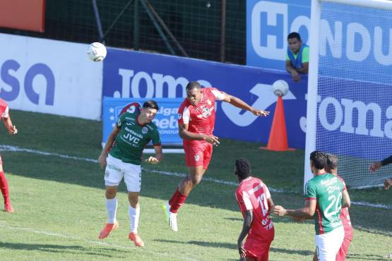 Marathón remontó de forma furiosa un partido que se le estaba indigestando ante una Real Sociedad que vuelve a perder