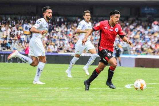 Michaell Anthony Chirinos Cortez es un futbolista hondureÃ±o. Juega de mediocampista y su actual equipo son los Lobos BUAP de la Primera DivisiÃ³n de MÃ©xico.