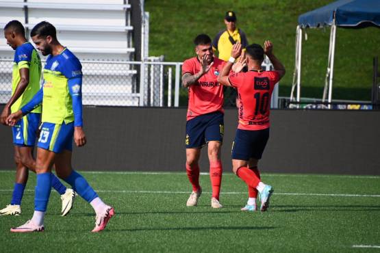 Rotondi y Rocca, dos jugadores que pasaron por el fútbol de Honduras, le dieron el triunfo a Municipal ante los Potros de Olancho. Foto cortesía: @CdDeportiva_gt