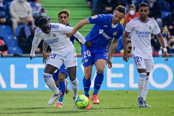 Con un tremendo error de Militao, Real Madrid inició el 2022 con derrota ante Getafe en la Liga Española