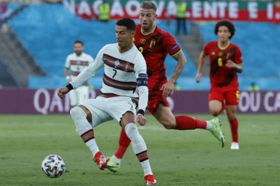 Cristiano Ronaldo busca el boleto a los cuartos de final de la Eurocopa.