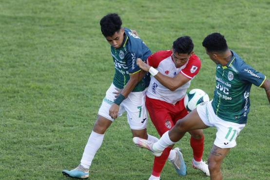 Con doblete de Clayvin Zúniga el Marathón derrota a la Real Sociedad y recupera así el segundo lugar del torneo