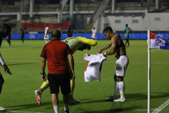 Olimpia liquidó a un Vida respondón; continúa con su invicto y ahora es líder solitario del Clausura 2024