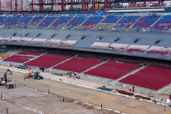 El nuevo Camp Nou sigue en construcción. Ya colocaron la mayor parte de los asientos.
