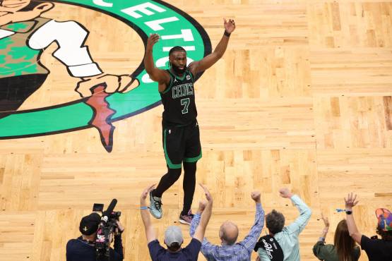 Los Celtics vencen 2-0 a los Dallas en las Finales de la NBA.
